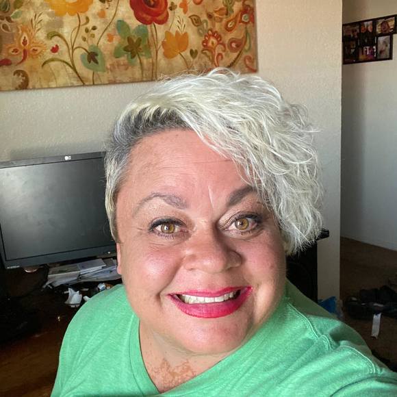 Poshmark profile picture for @shale